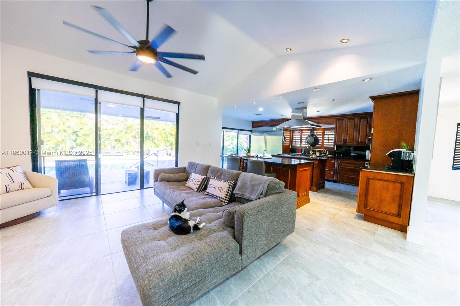 BANYAN CLUB - Residential