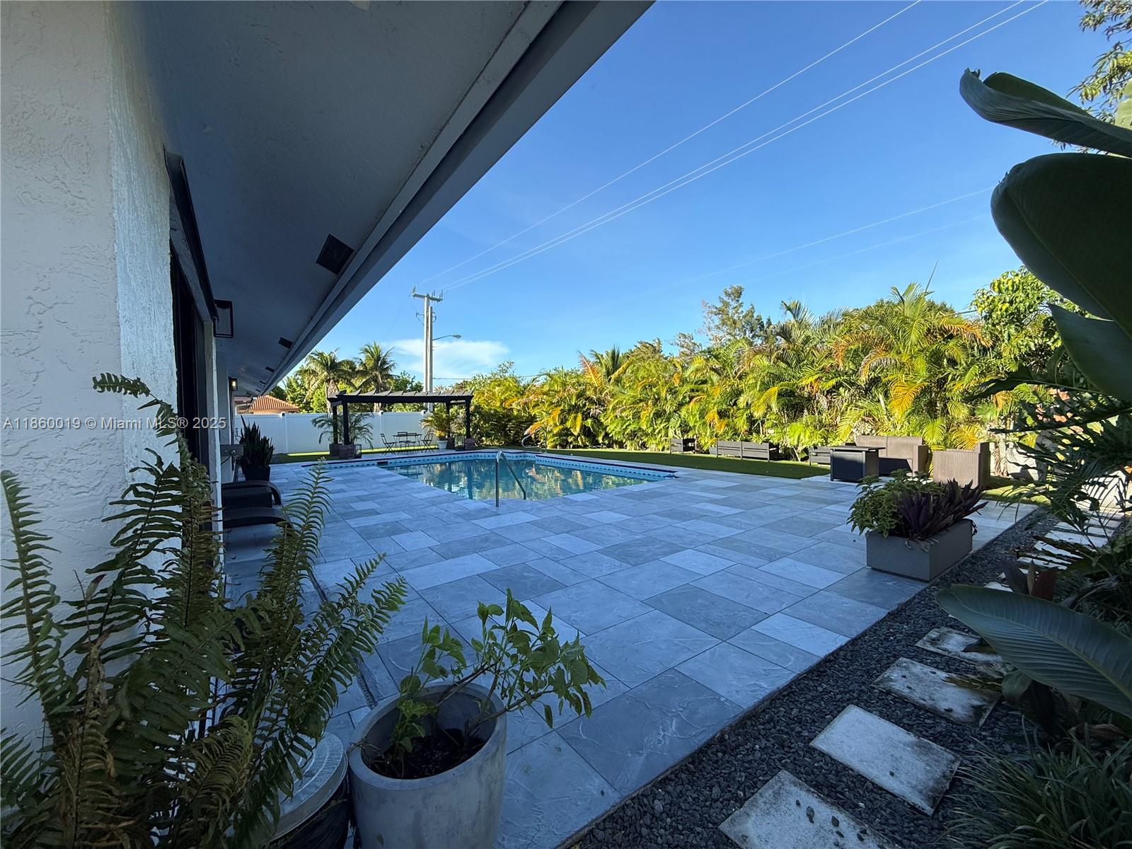 BANYAN CLUB - Residential