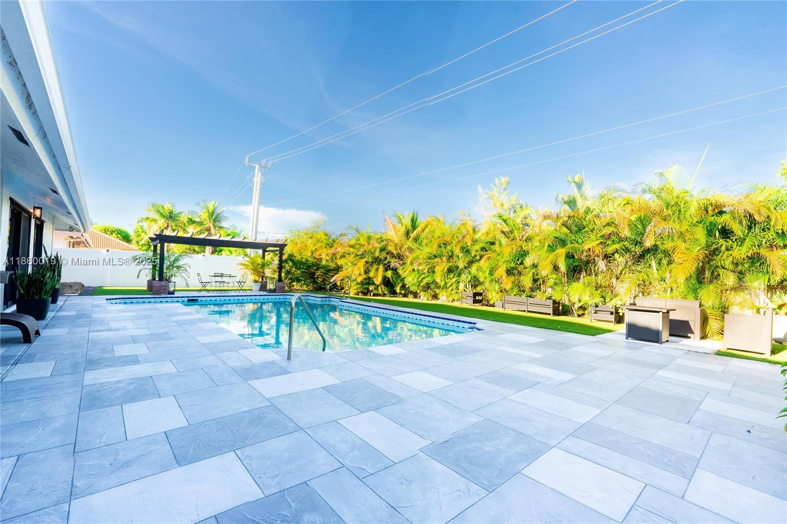 BANYAN CLUB - Residential