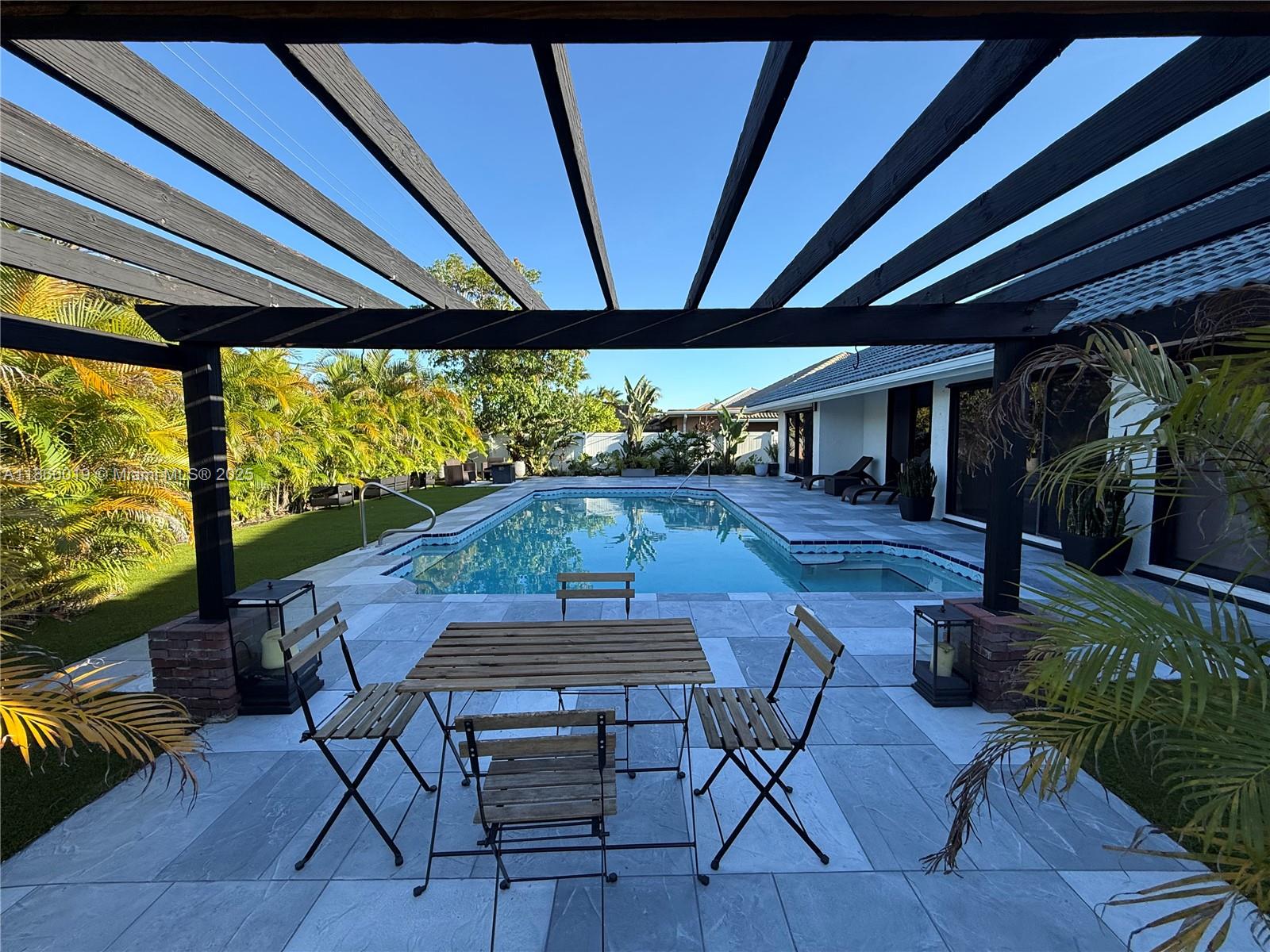 BANYAN CLUB - Residential