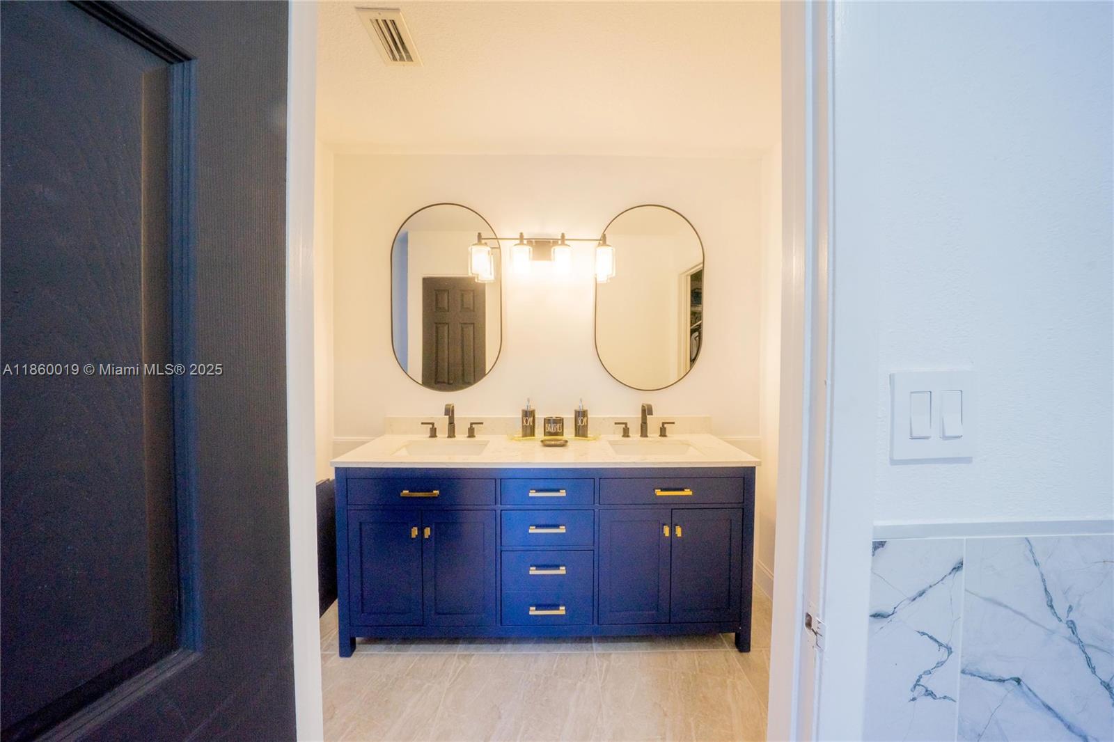 BANYAN CLUB - Residential