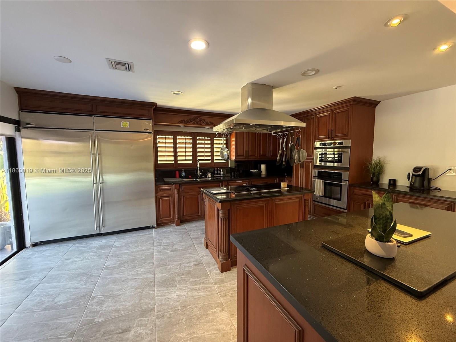 BANYAN CLUB - Residential