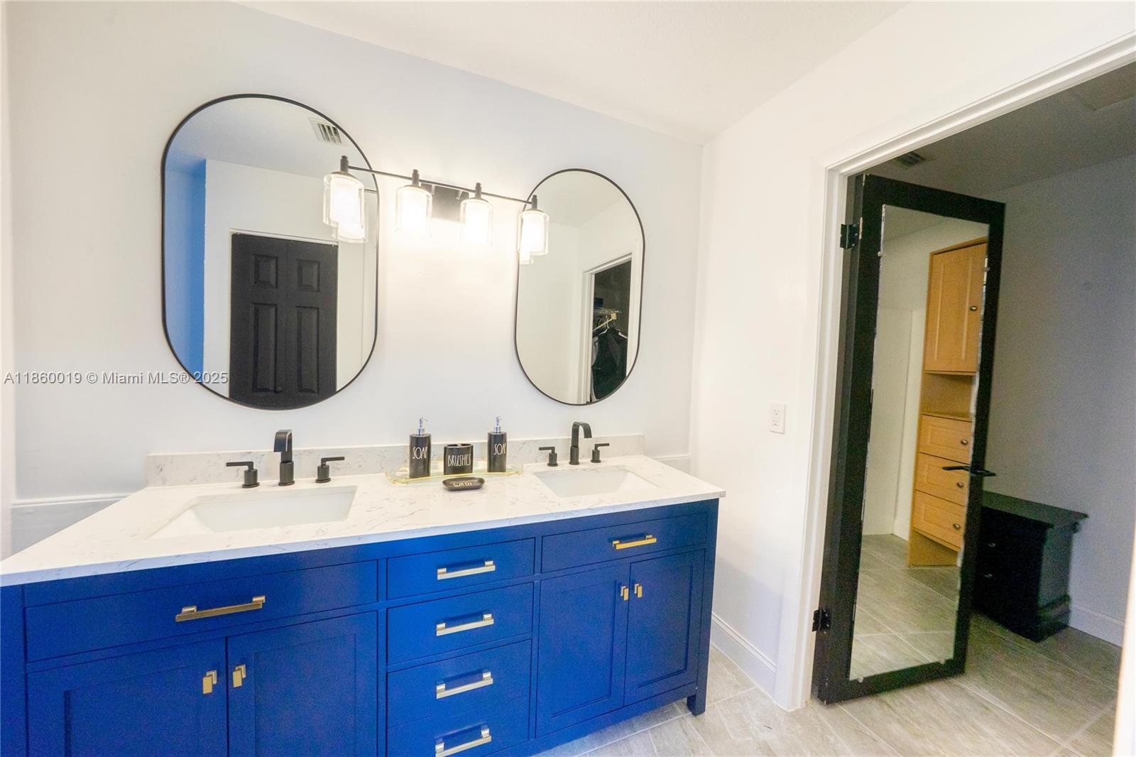 BANYAN CLUB - Residential