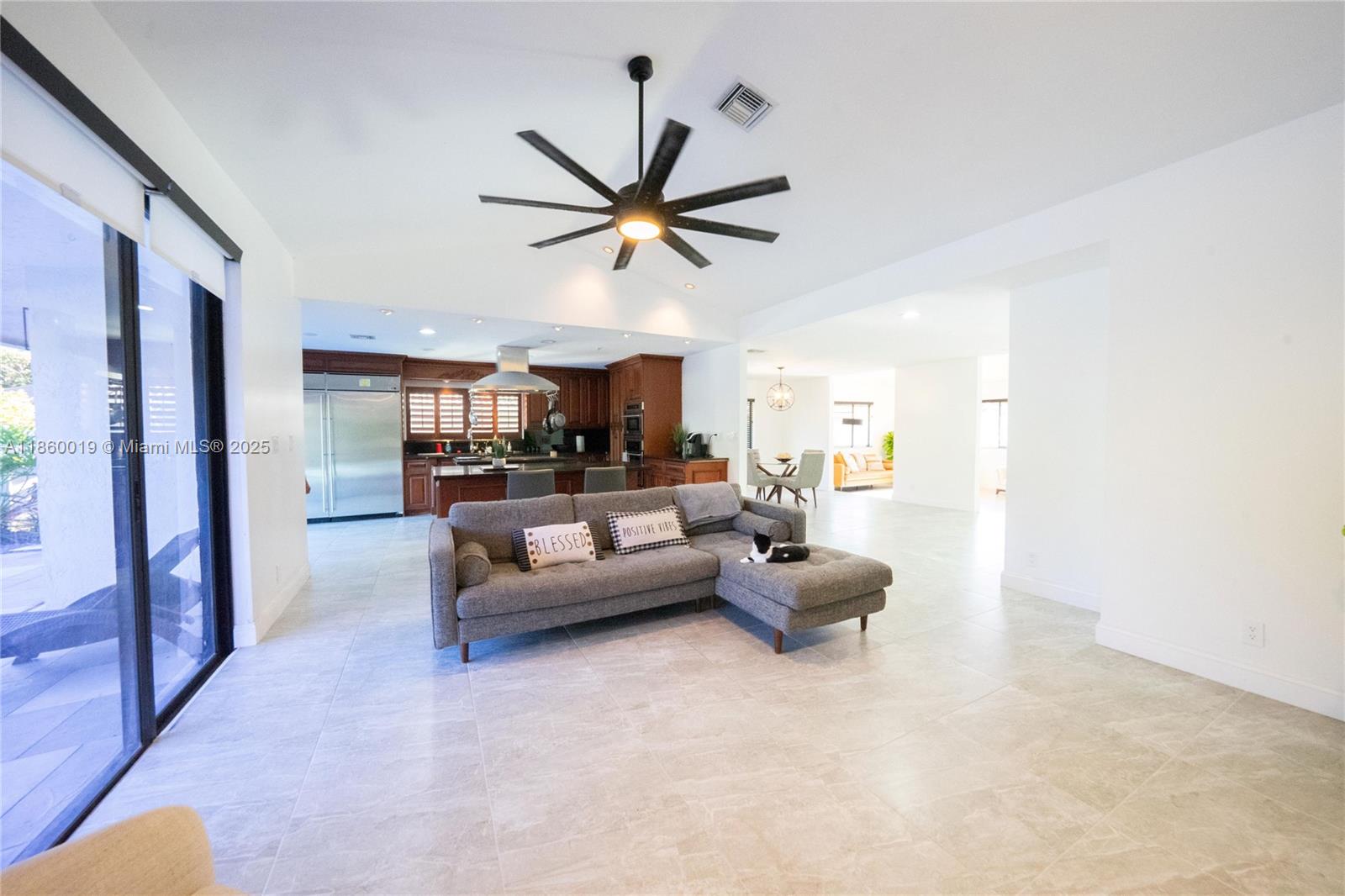 BANYAN CLUB - Residential