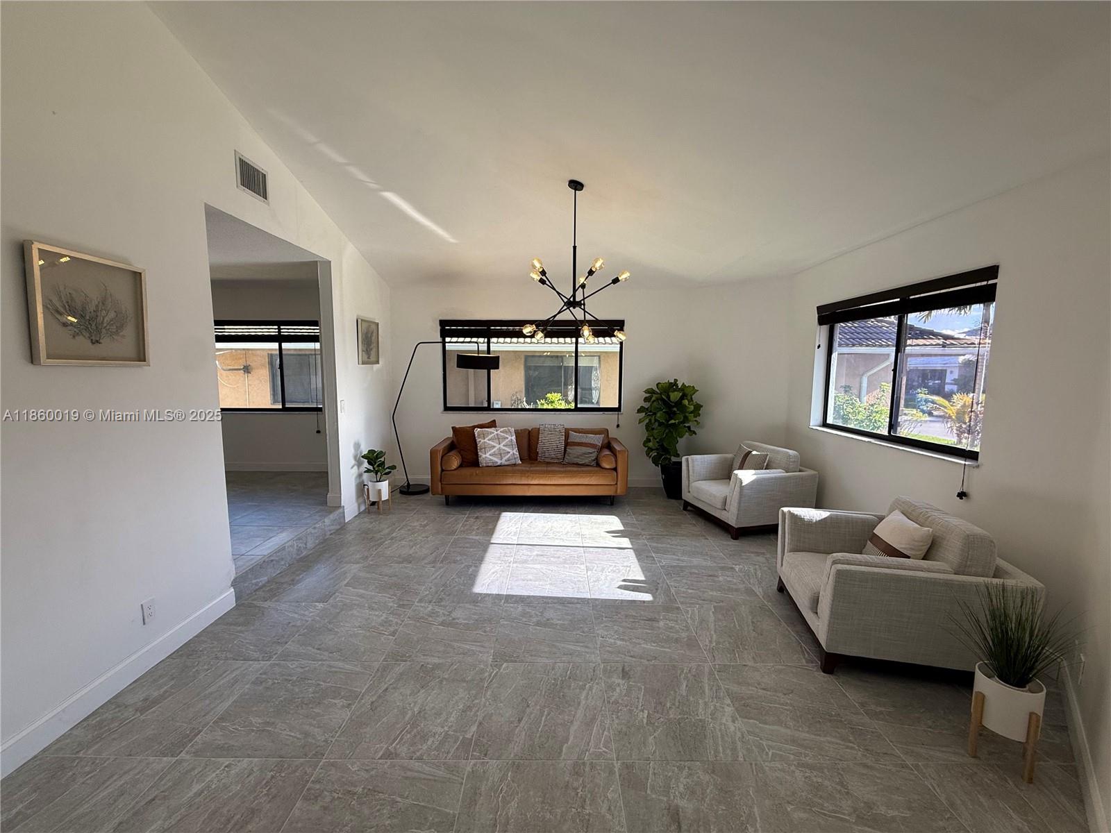 BANYAN CLUB - Residential