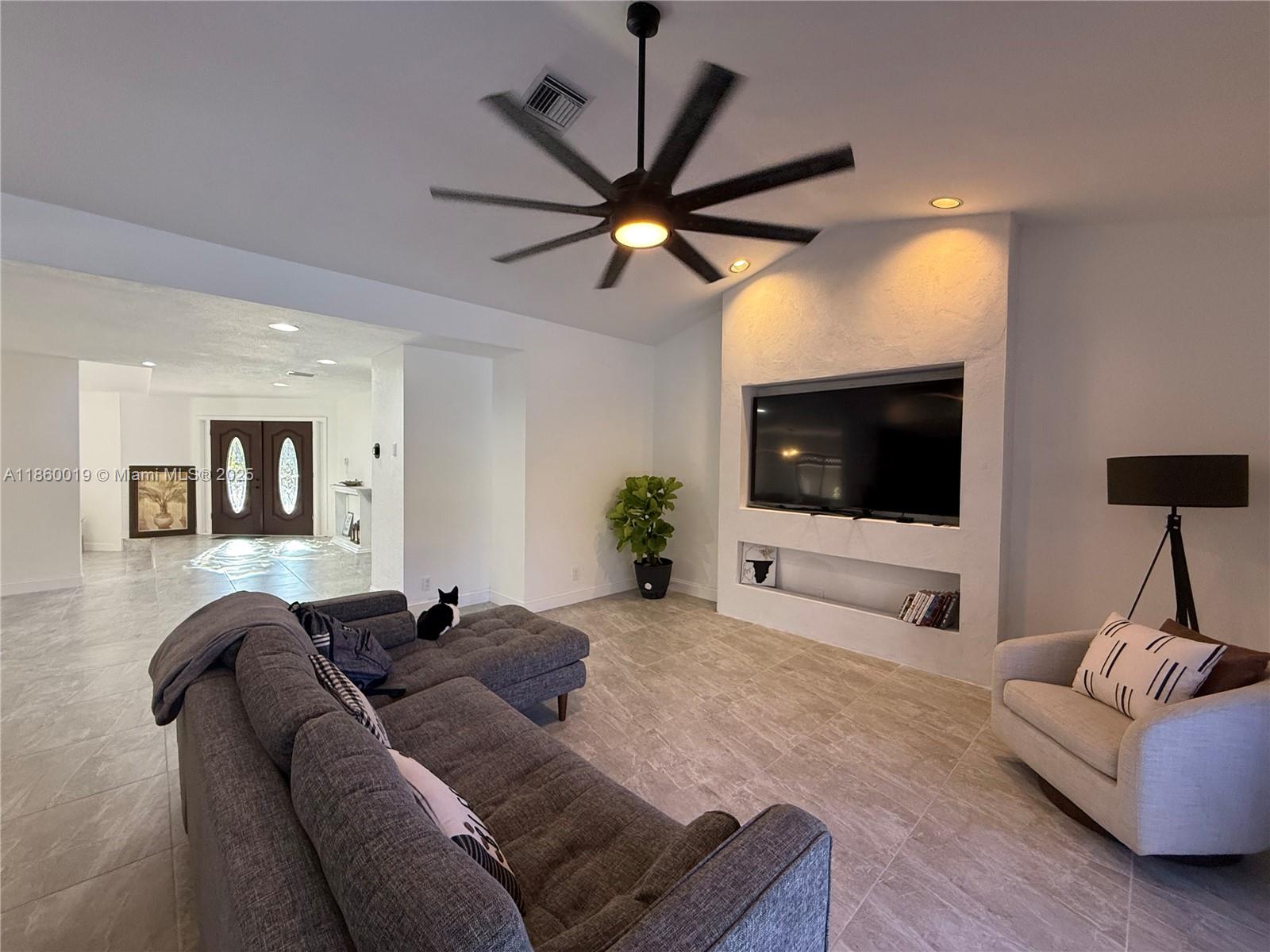 BANYAN CLUB - Residential