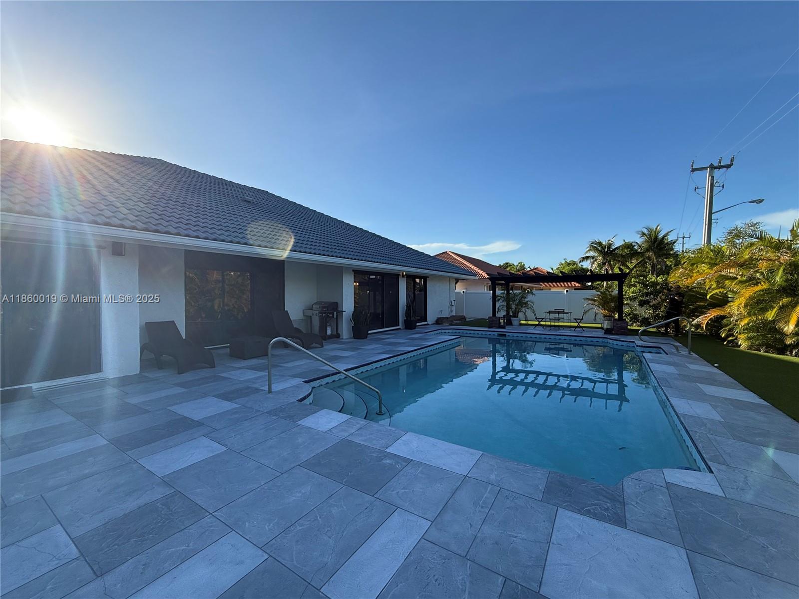 BANYAN CLUB - Residential