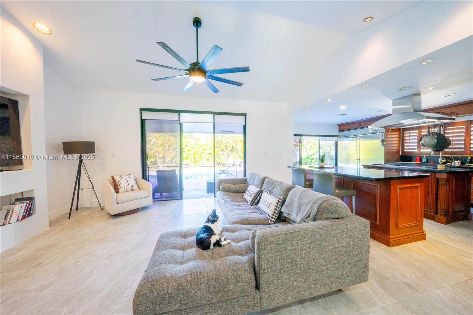 BANYAN CLUB - Residential