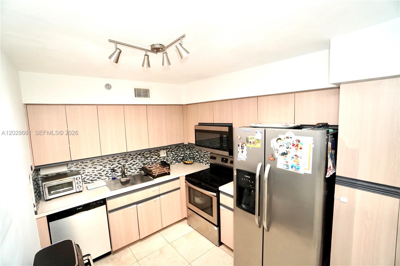 3400 NE 192nd St 606