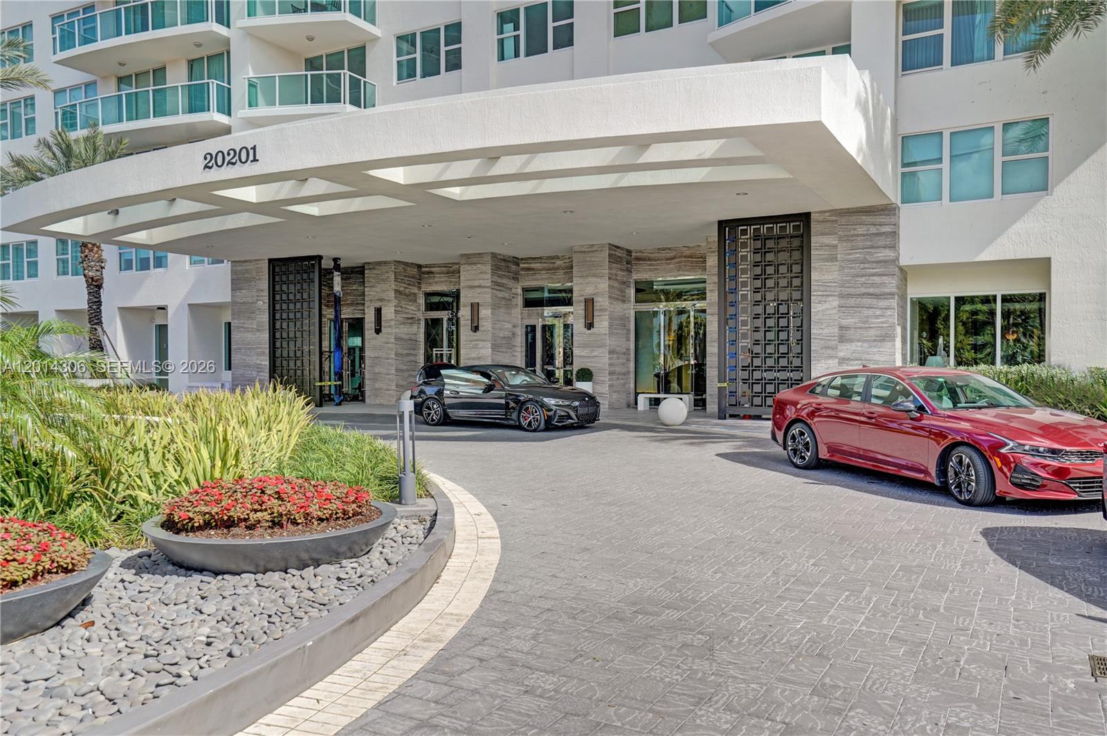 HAMPTONS SOUTH CONDO - Residential Lease