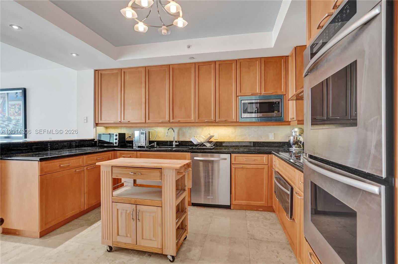 HAMPTONS SOUTH CONDO - Residential Lease
