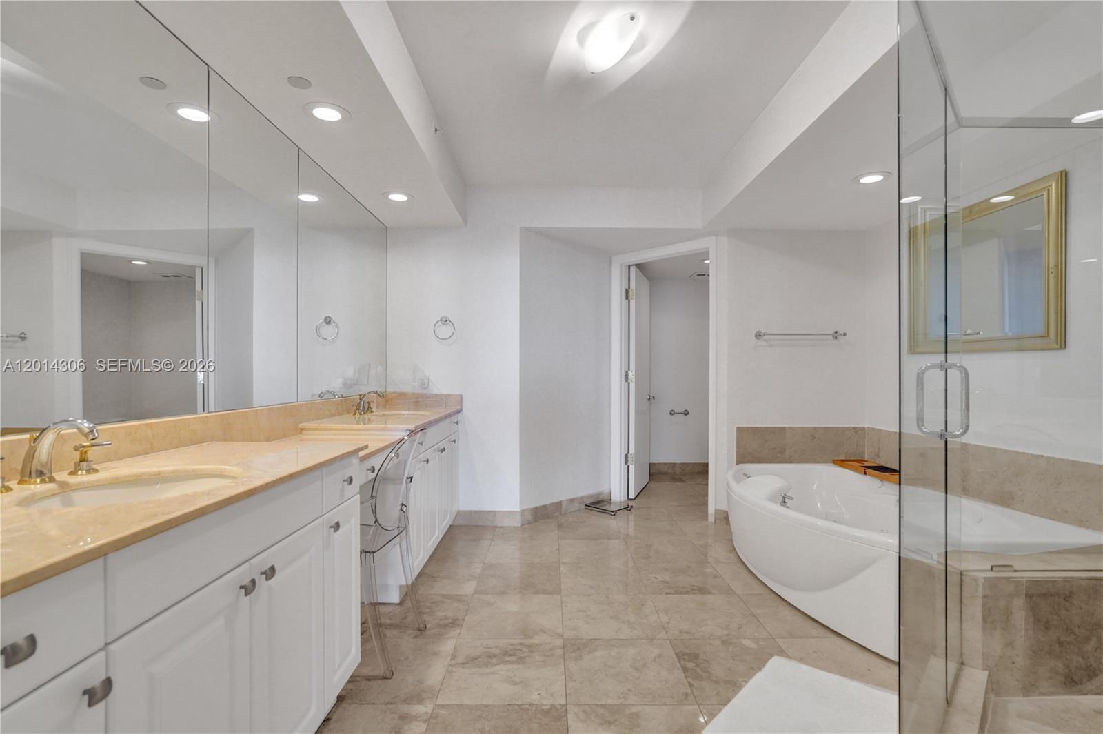 HAMPTONS SOUTH CONDO - Residential Lease