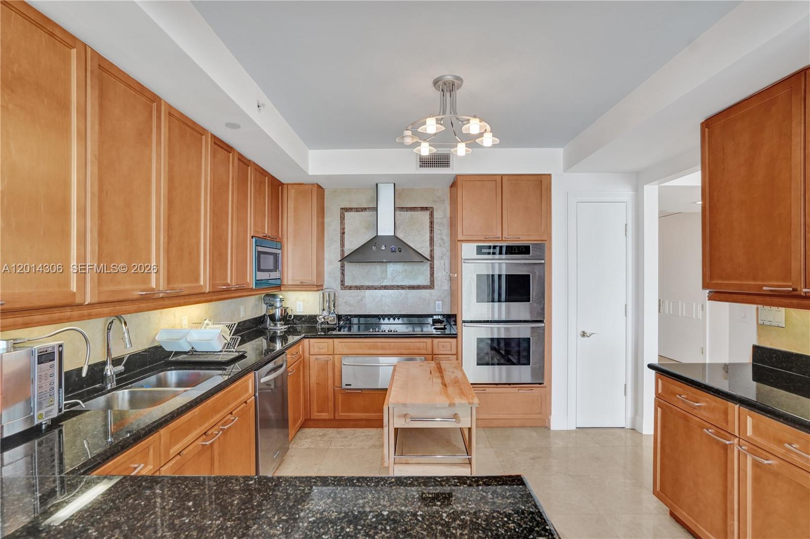 HAMPTONS SOUTH CONDO - Residential Lease