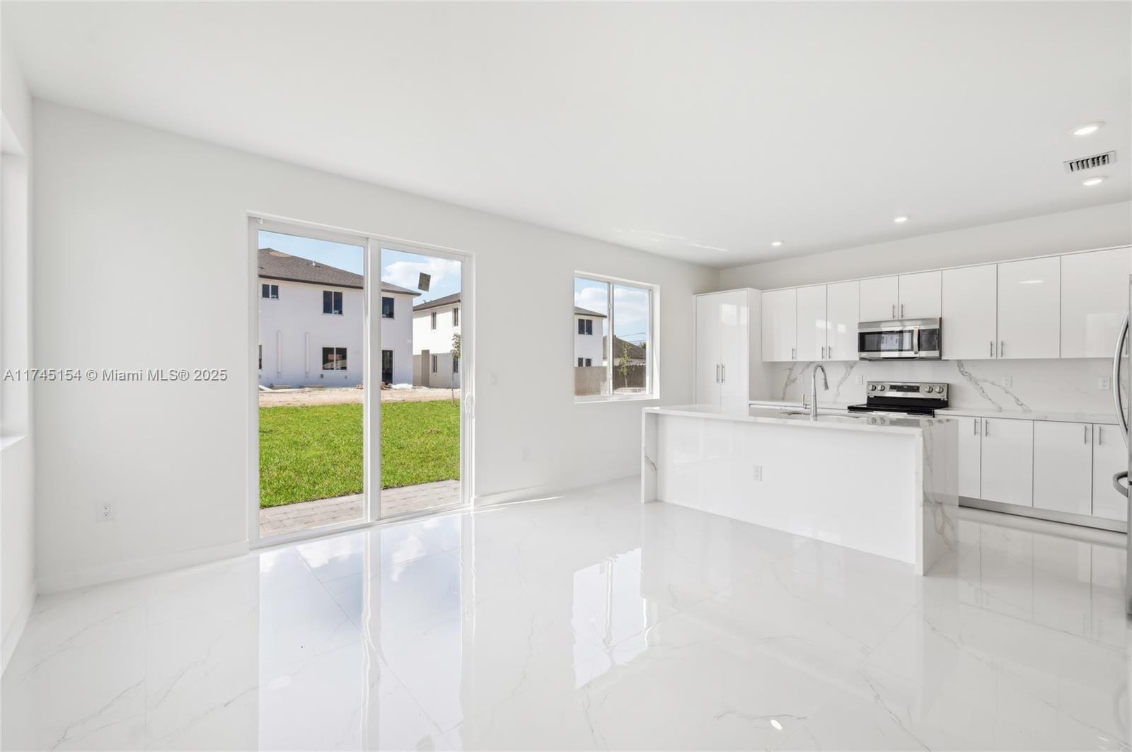 22451 SW 125 Ave, Miami, FL, 33170/$671,990 4 22451 SW 125 Ave