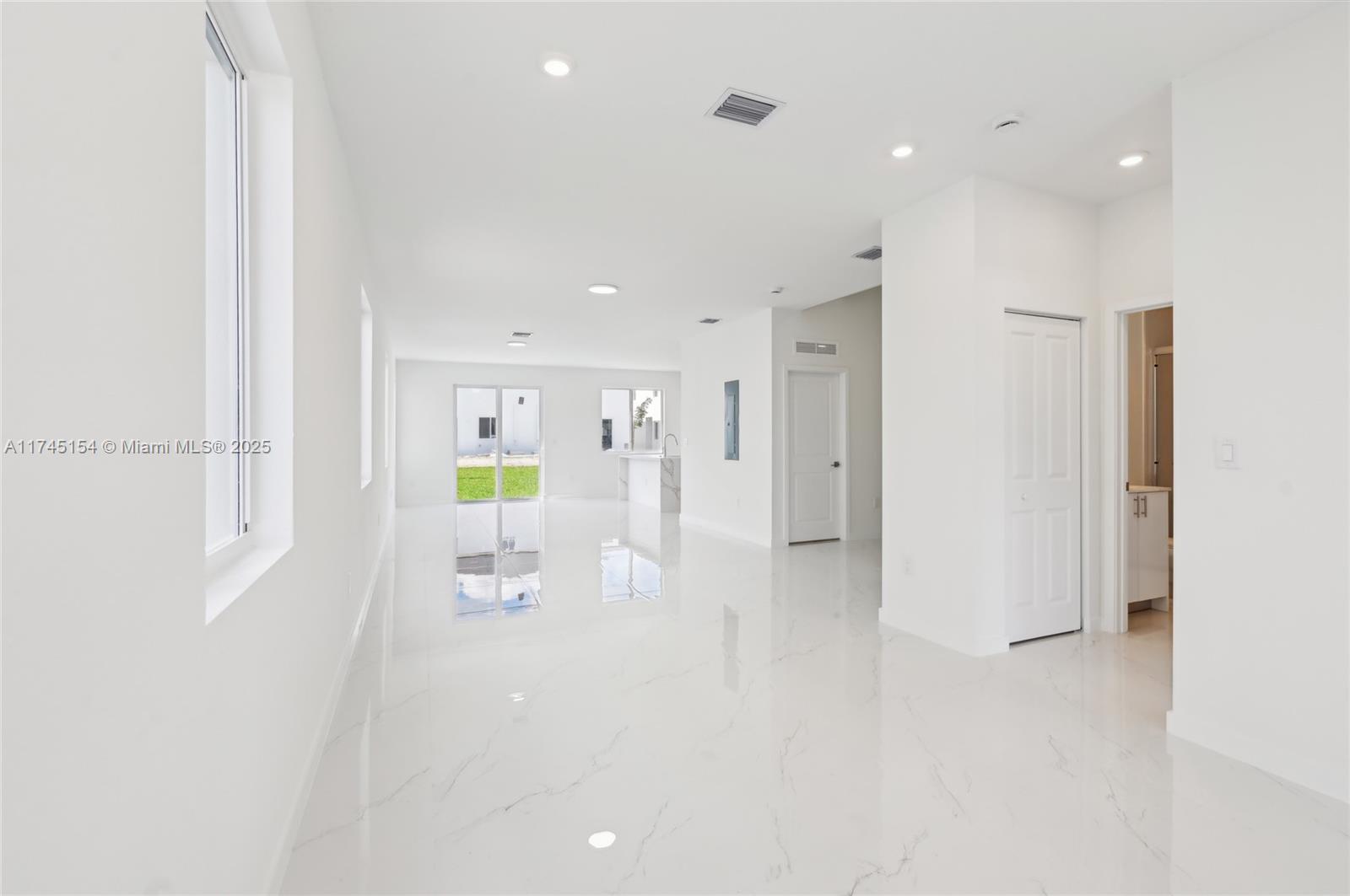 22451 SW 125 Ave, Miami, FL, 33170/$671,990 2 22451 SW 125 Ave