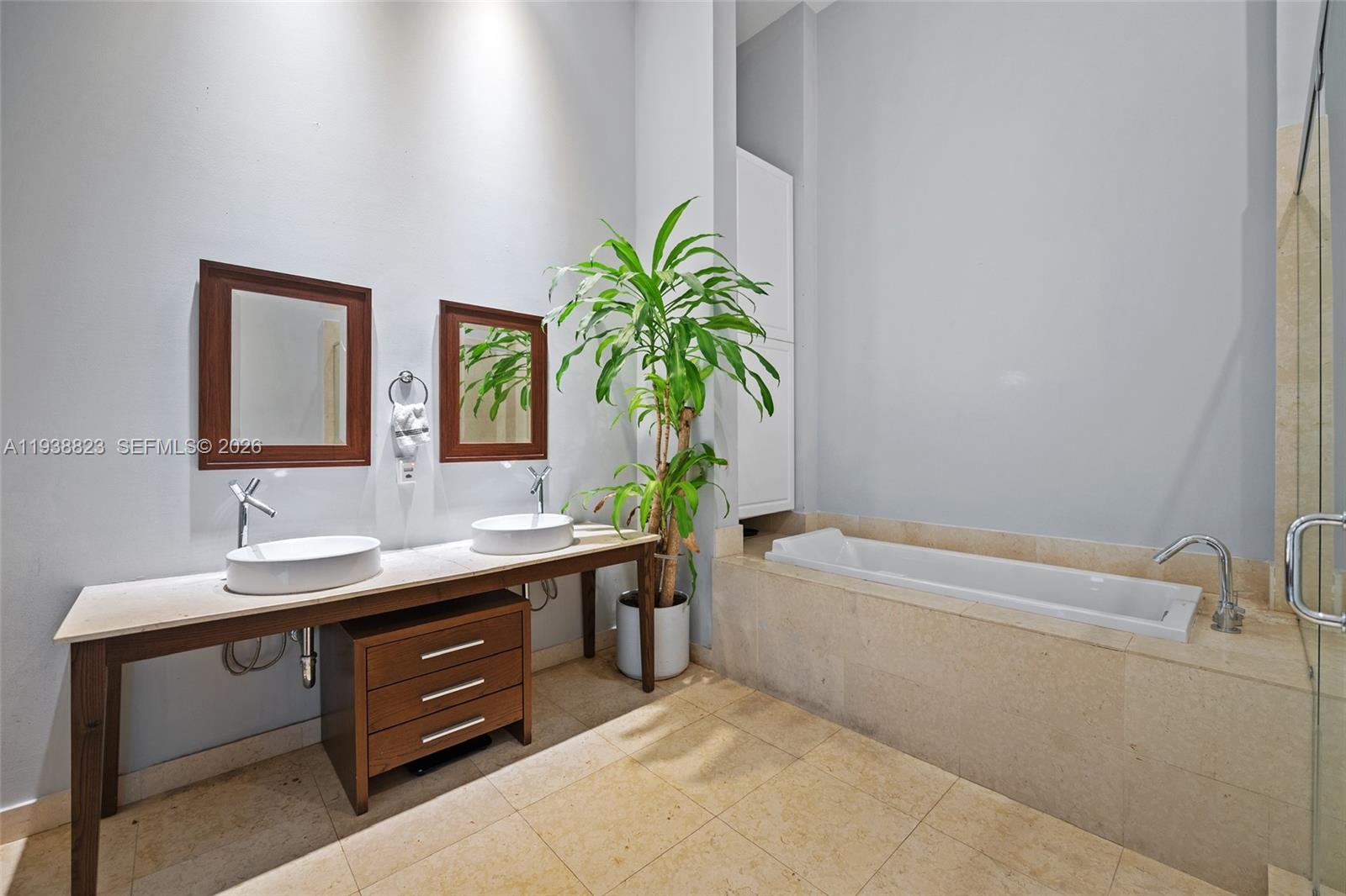 ICON BRICKELL NO TWO - Residential