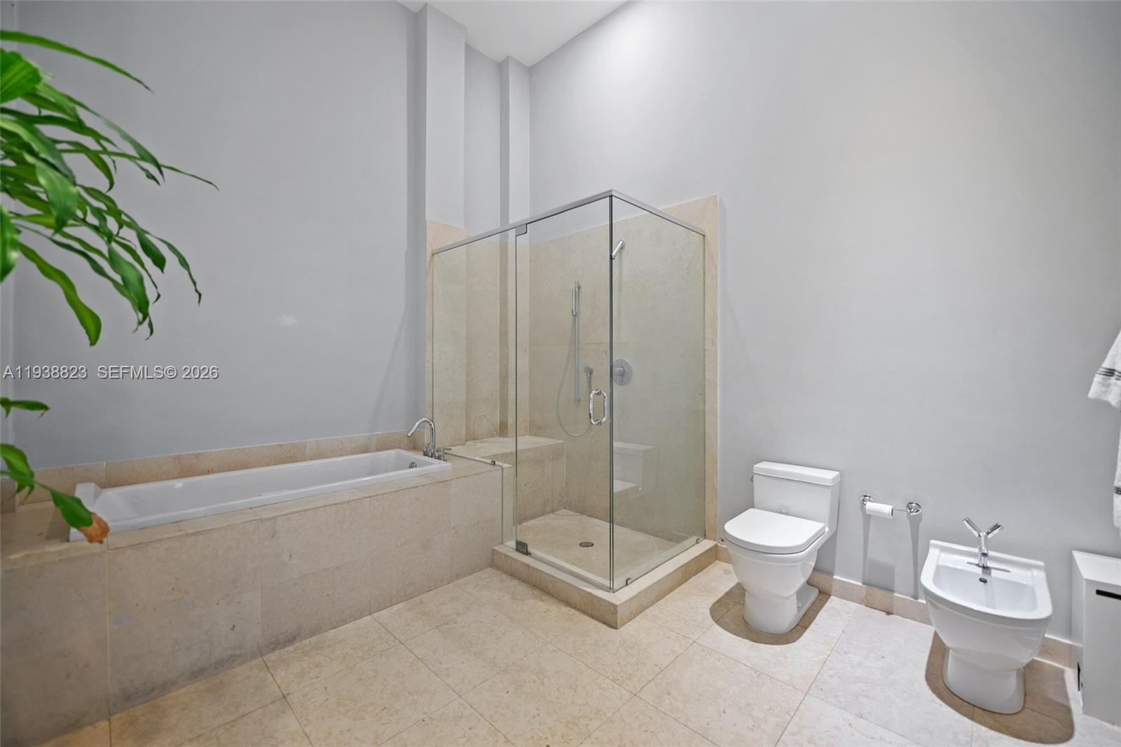 ICON BRICKELL NO TWO - Residential