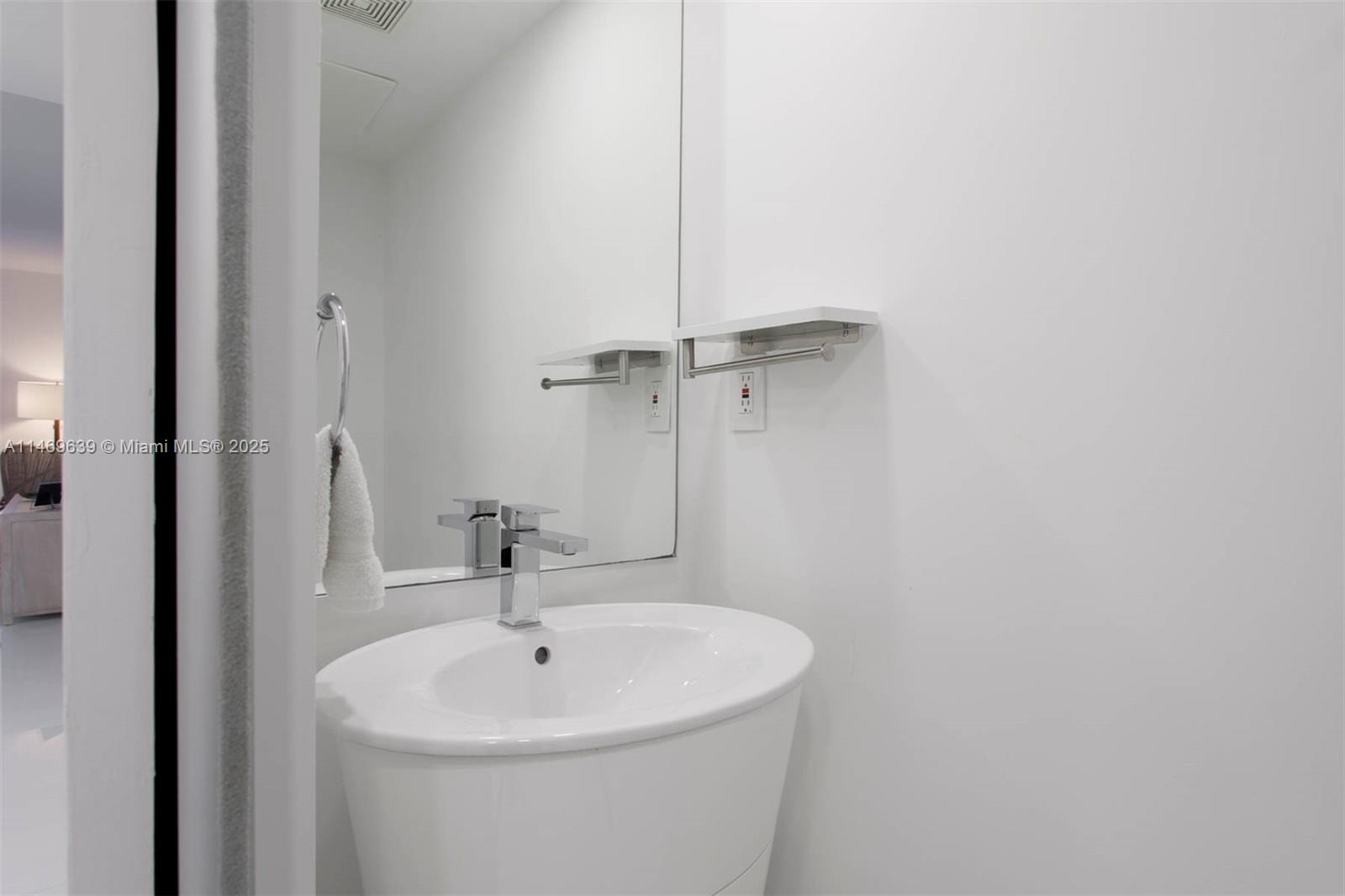 RONEY PALACE CONDO - Residential Lease