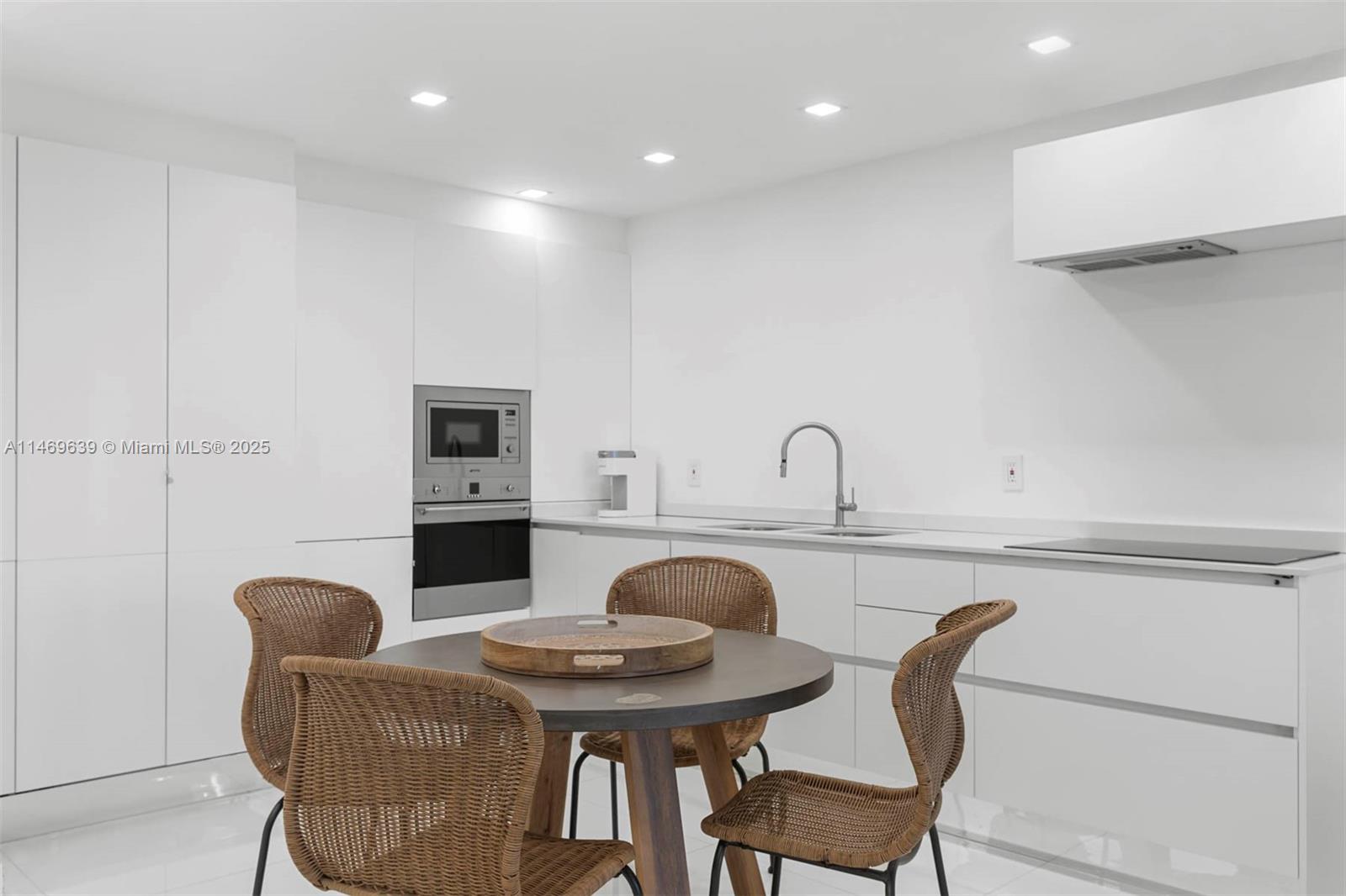 RONEY PALACE CONDO - Residential Lease