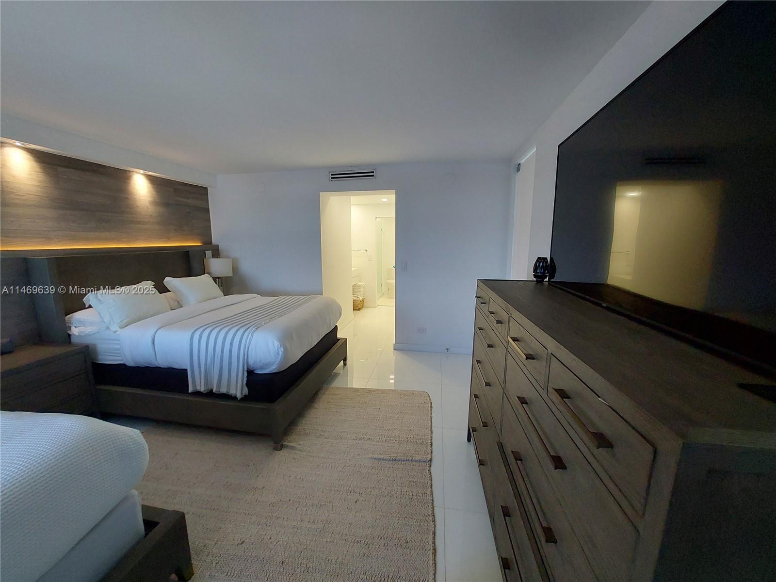 RONEY PALACE CONDO - Residential Lease