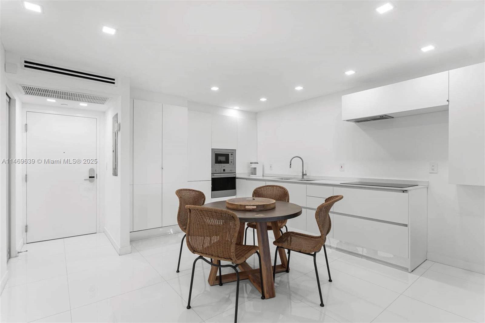 RONEY PALACE CONDO - Residential Lease