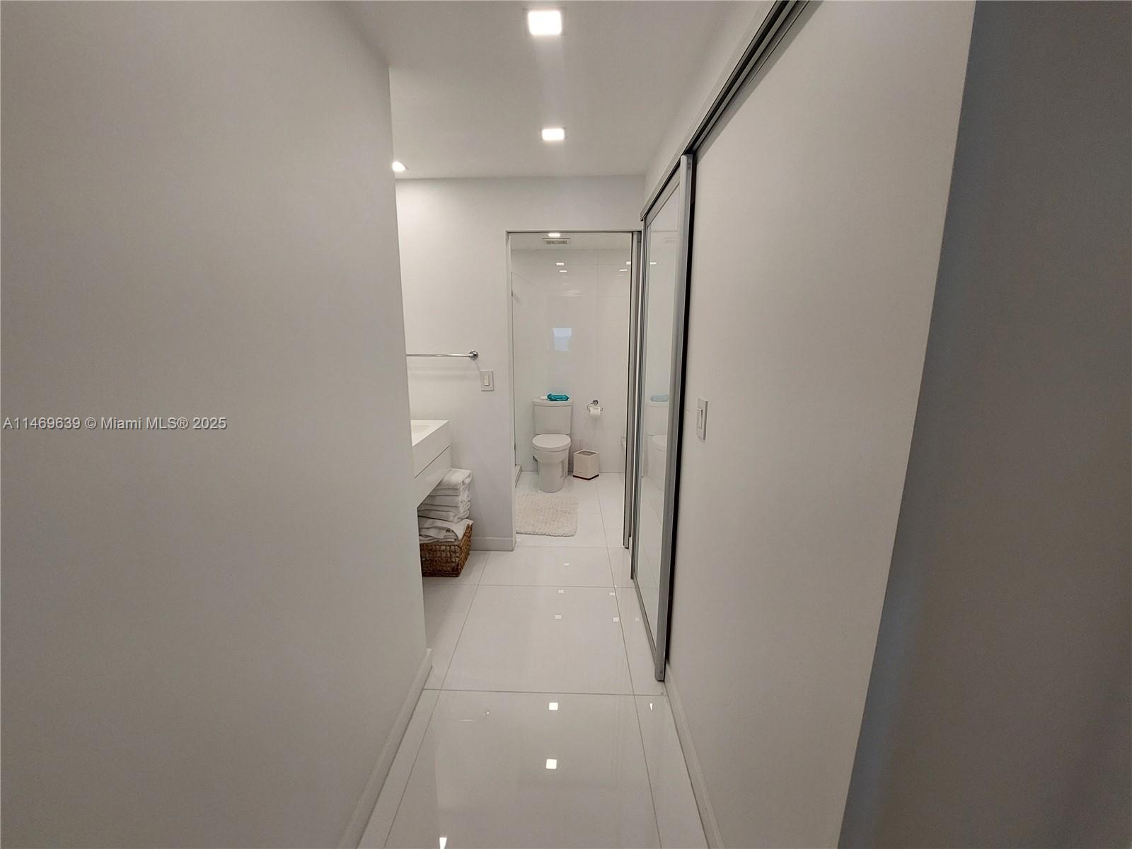 RONEY PALACE CONDO - Residential Lease