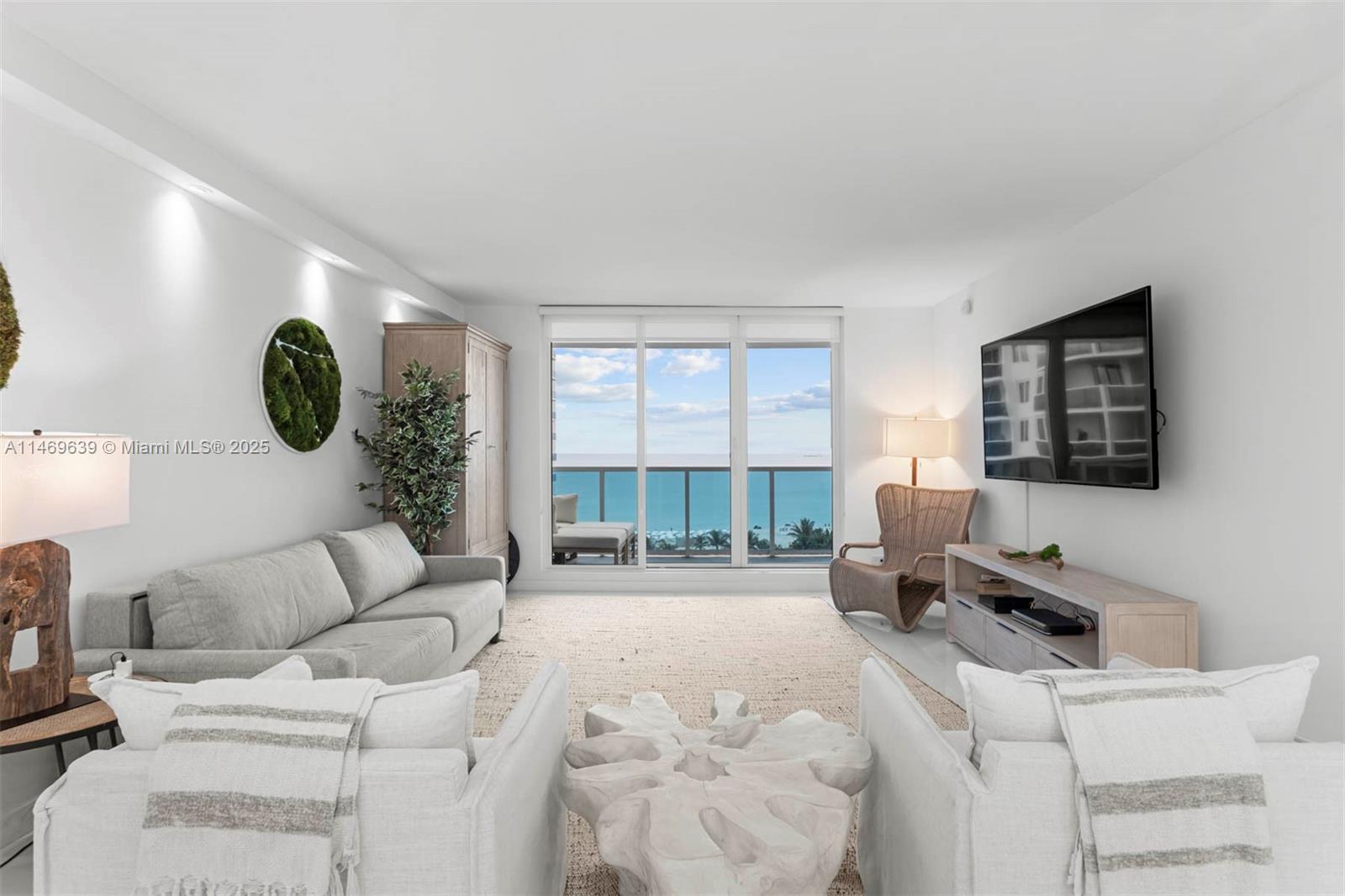 RONEY PALACE CONDO - Residential Lease