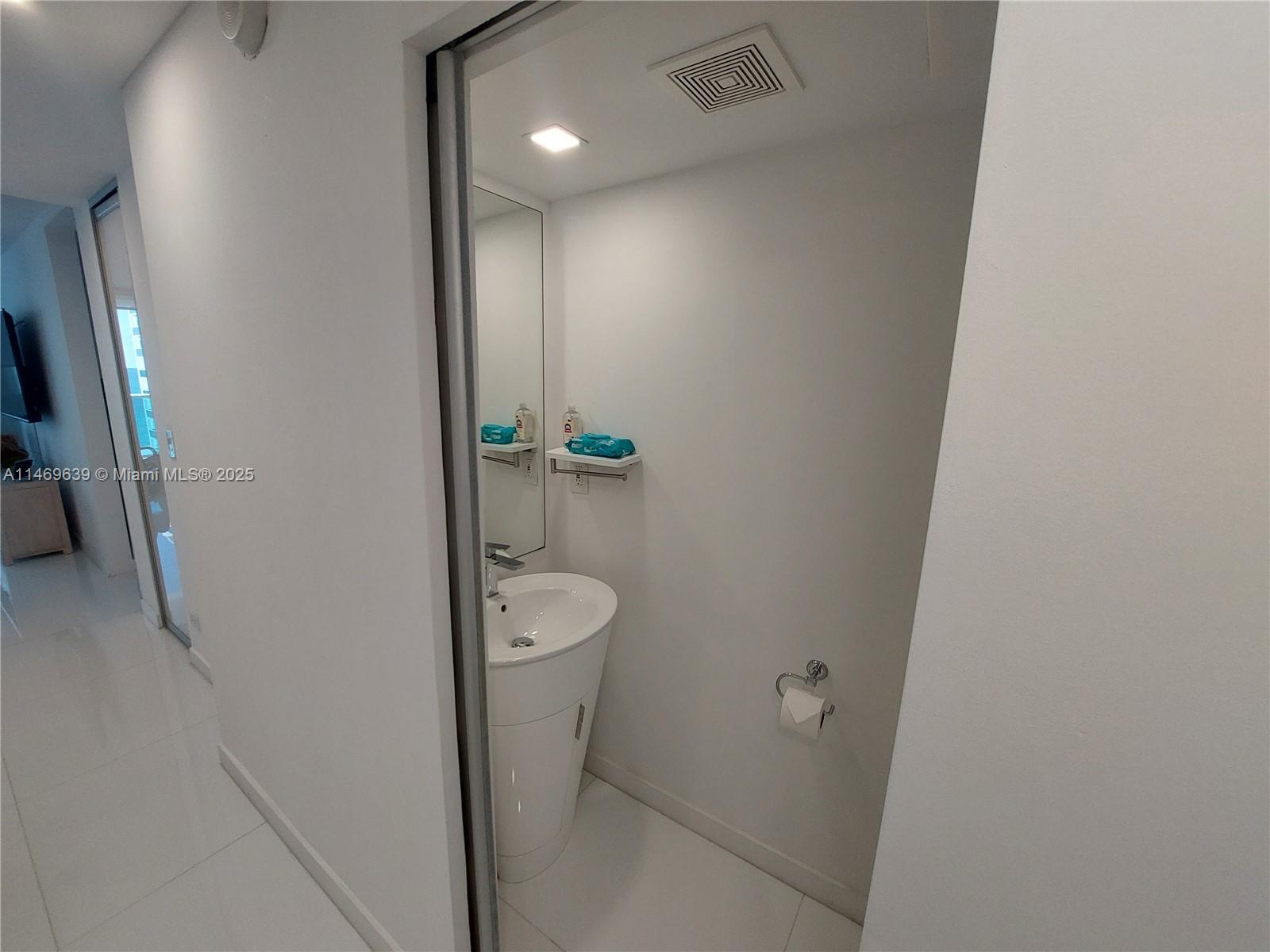 RONEY PALACE CONDO - Residential Lease