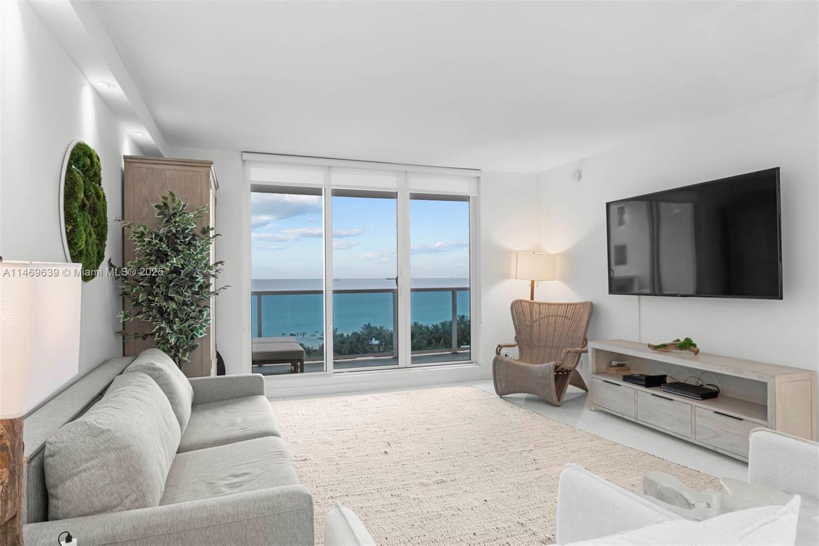 RONEY PALACE CONDO - Residential Lease