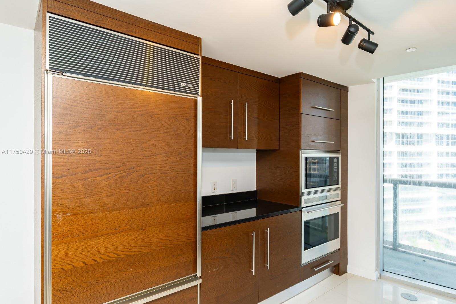 ICON BRICKELL NO TWO - Residential