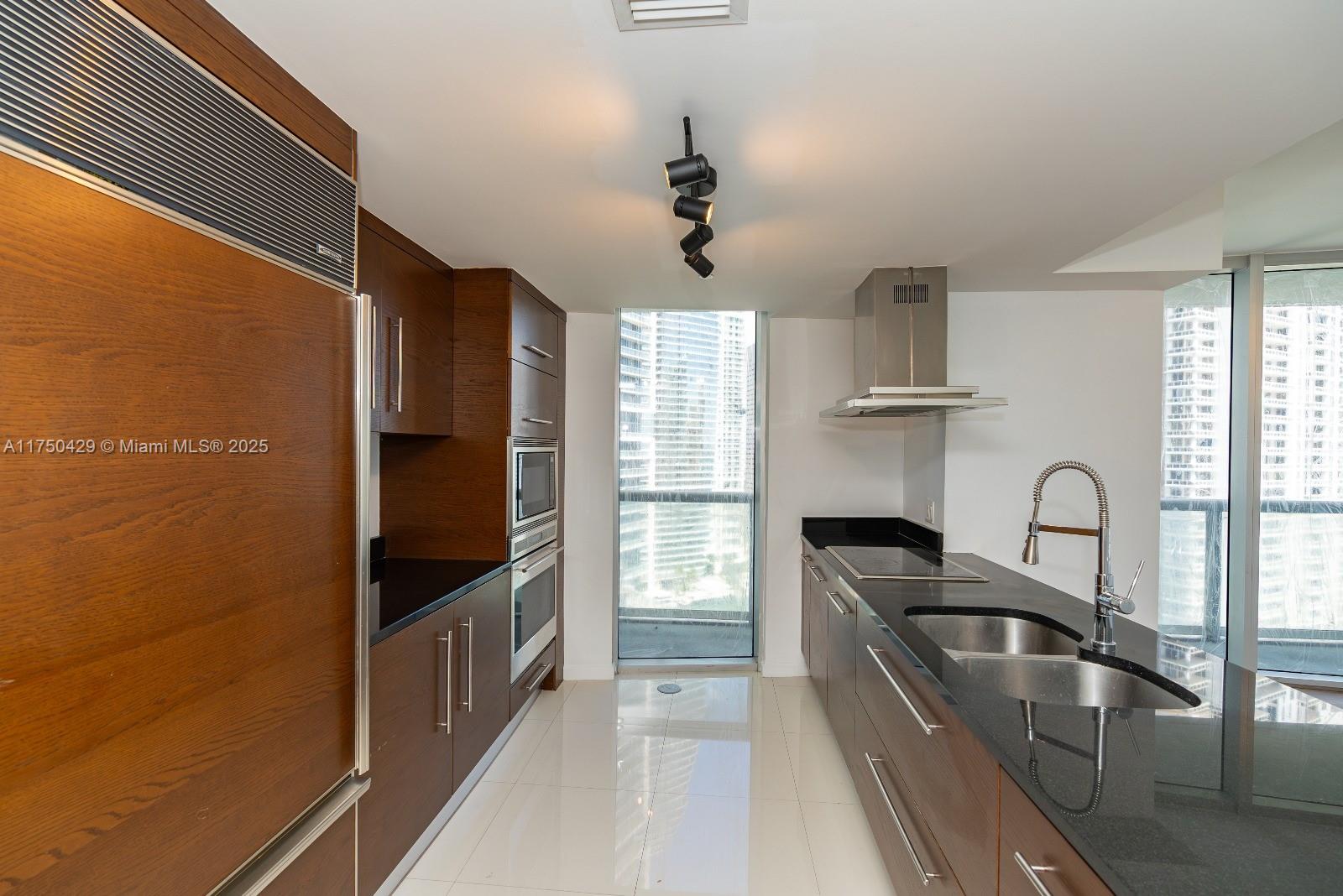 ICON BRICKELL NO TWO - Residential