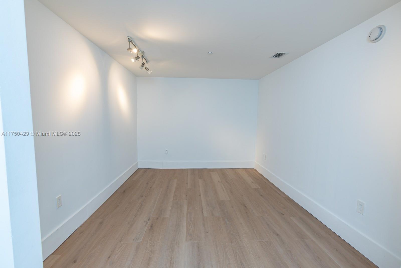 ICON BRICKELL NO TWO - Residential