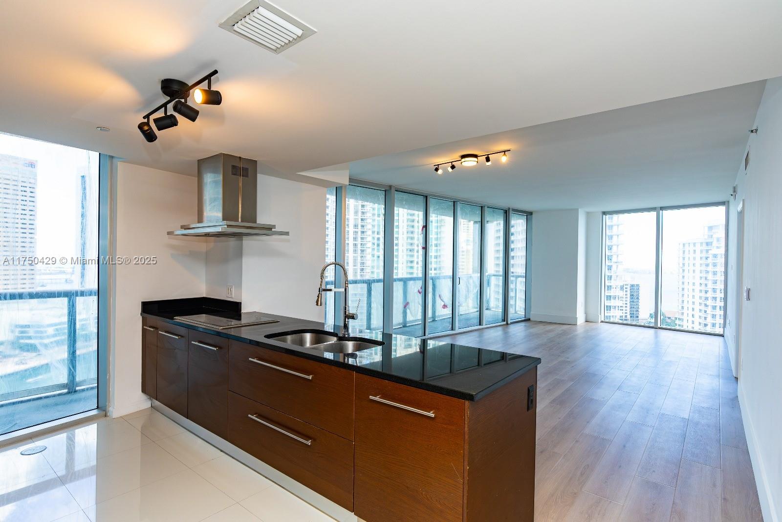 ICON BRICKELL NO TWO - Residential