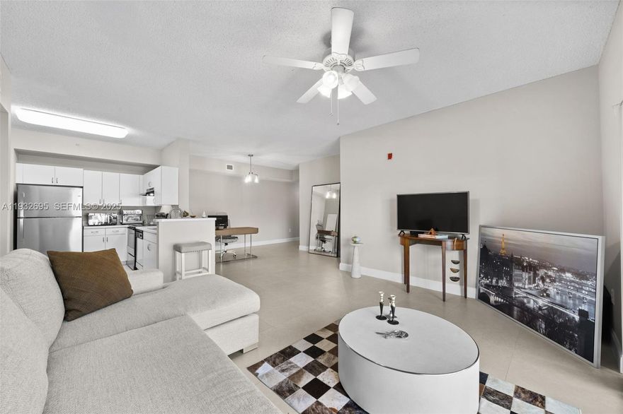 Investor friendly 2/2 located within walking distance of Nova Southeastern University College.