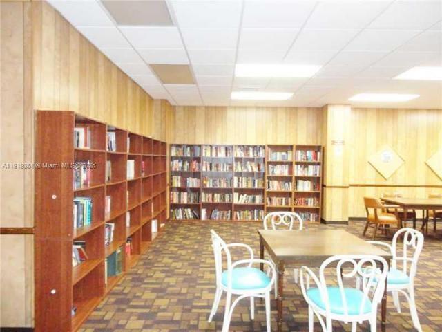 WINSTON TOWERS 400 CONDO - Residential