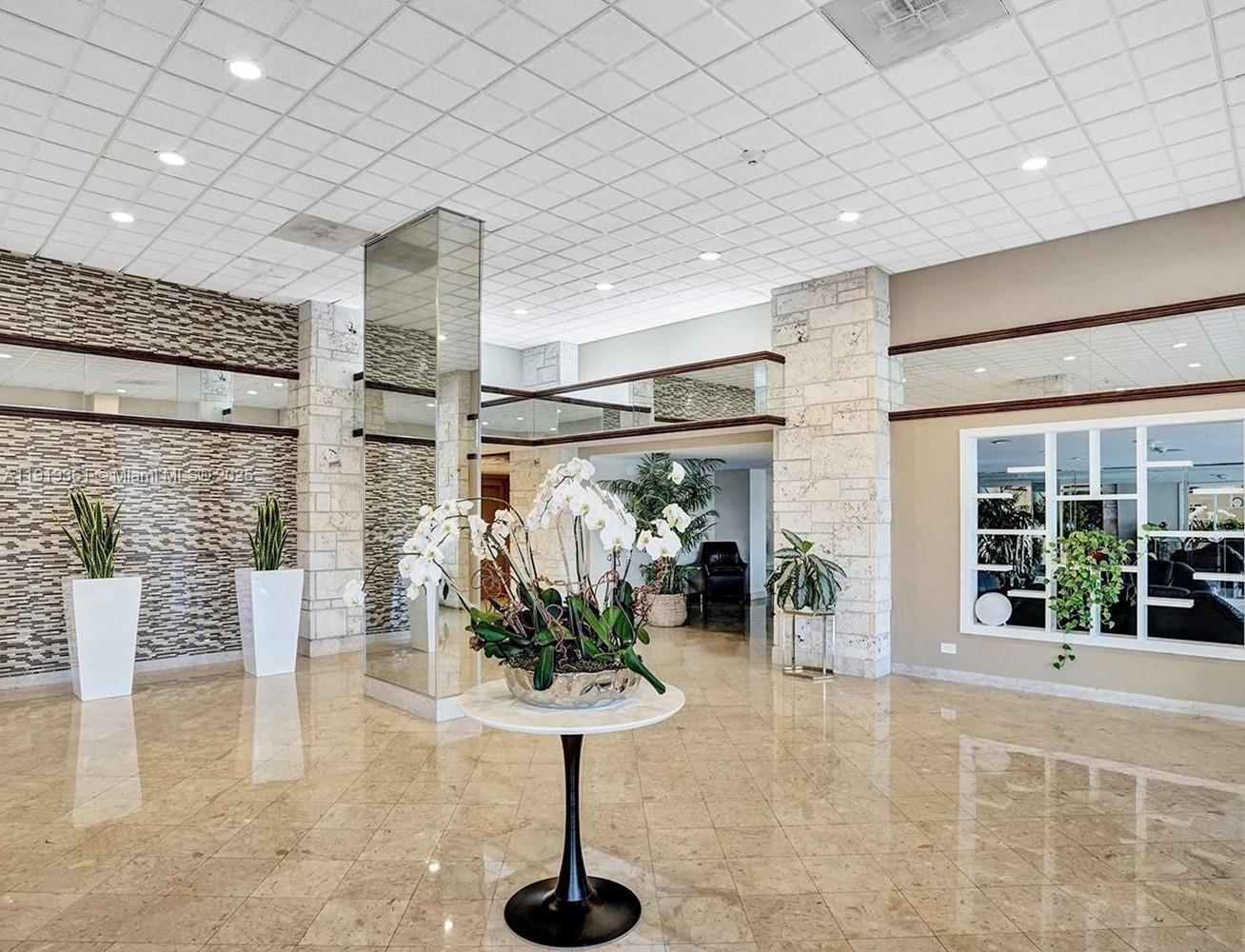 WINSTON TOWERS 400 CONDO - Residential