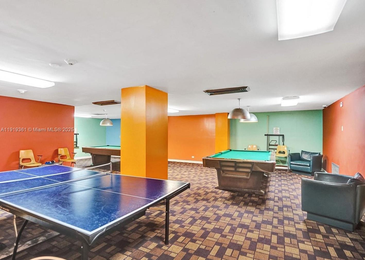 WINSTON TOWERS 400 CONDO - Residential