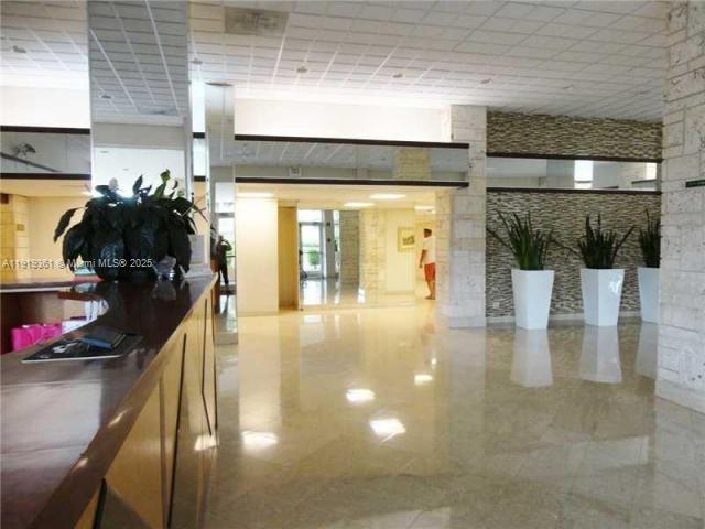 WINSTON TOWERS 400 CONDO - Residential