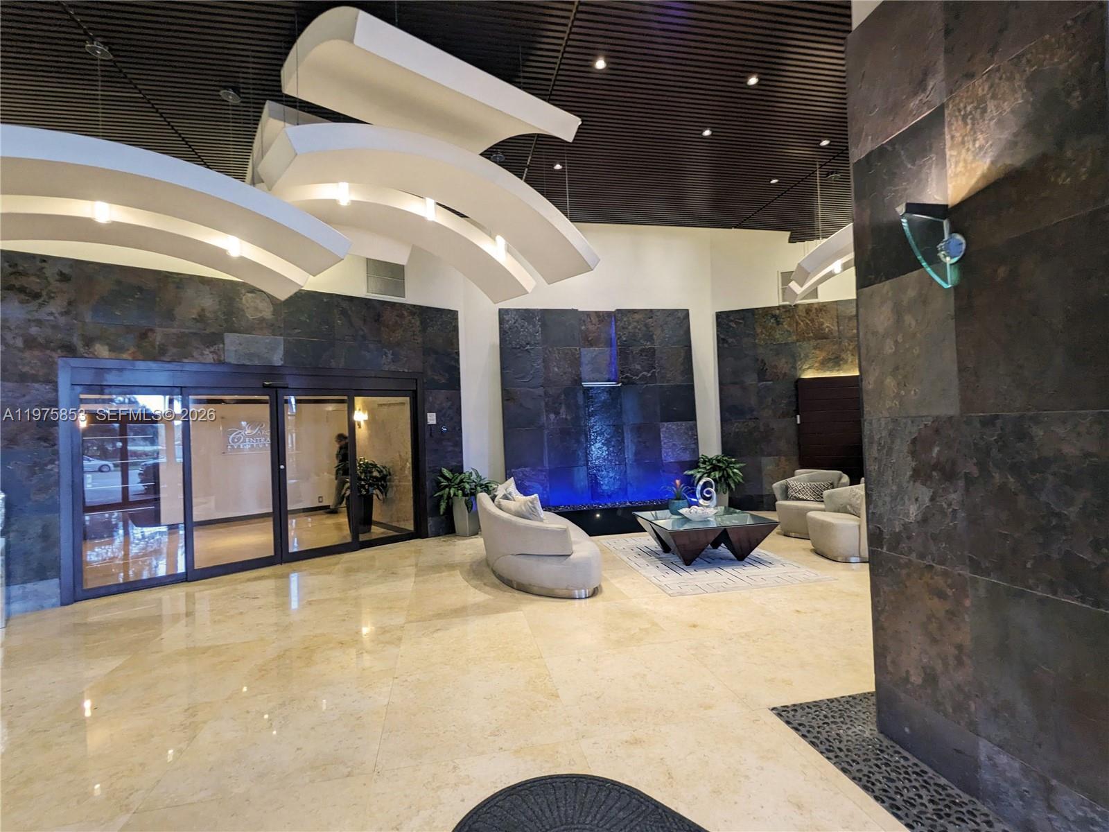 PARC CENTRAL AVENTURA SOU - Residential Lease