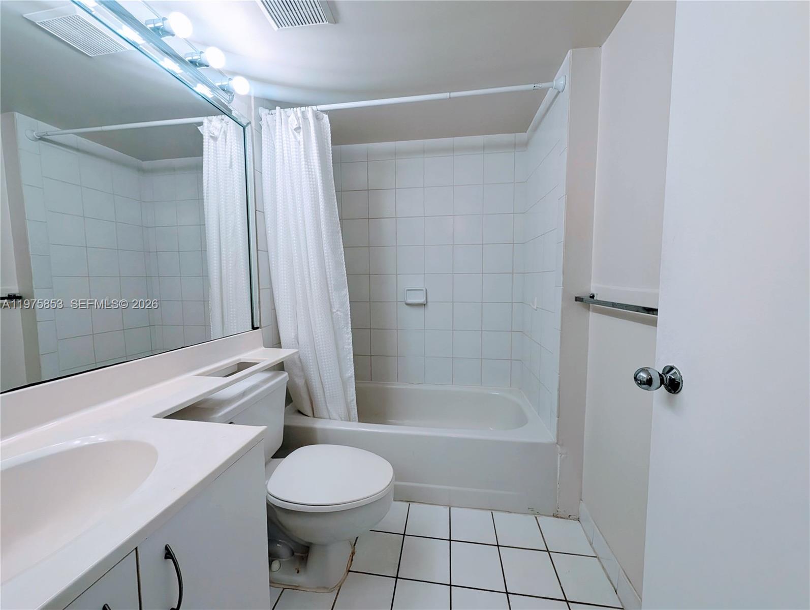 PARC CENTRAL AVENTURA SOU - Residential Lease