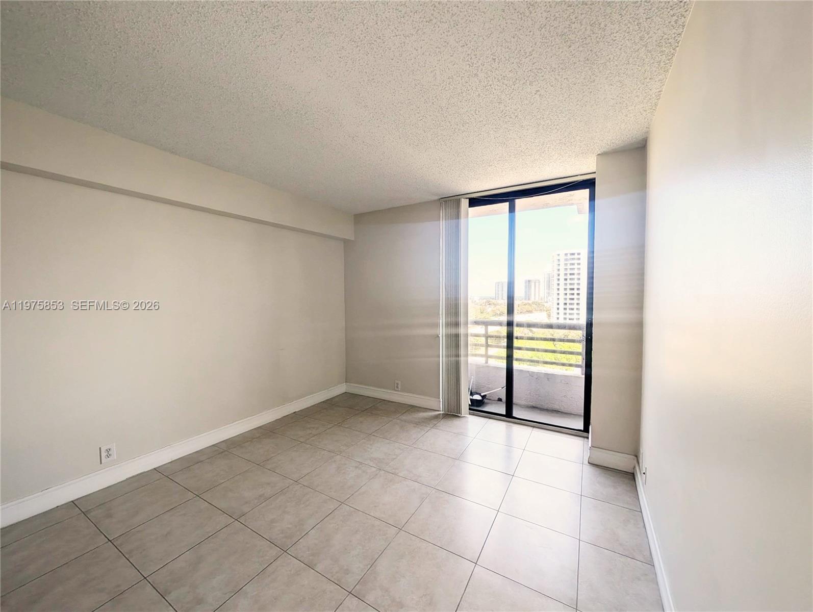 PARC CENTRAL AVENTURA SOU - Residential Lease