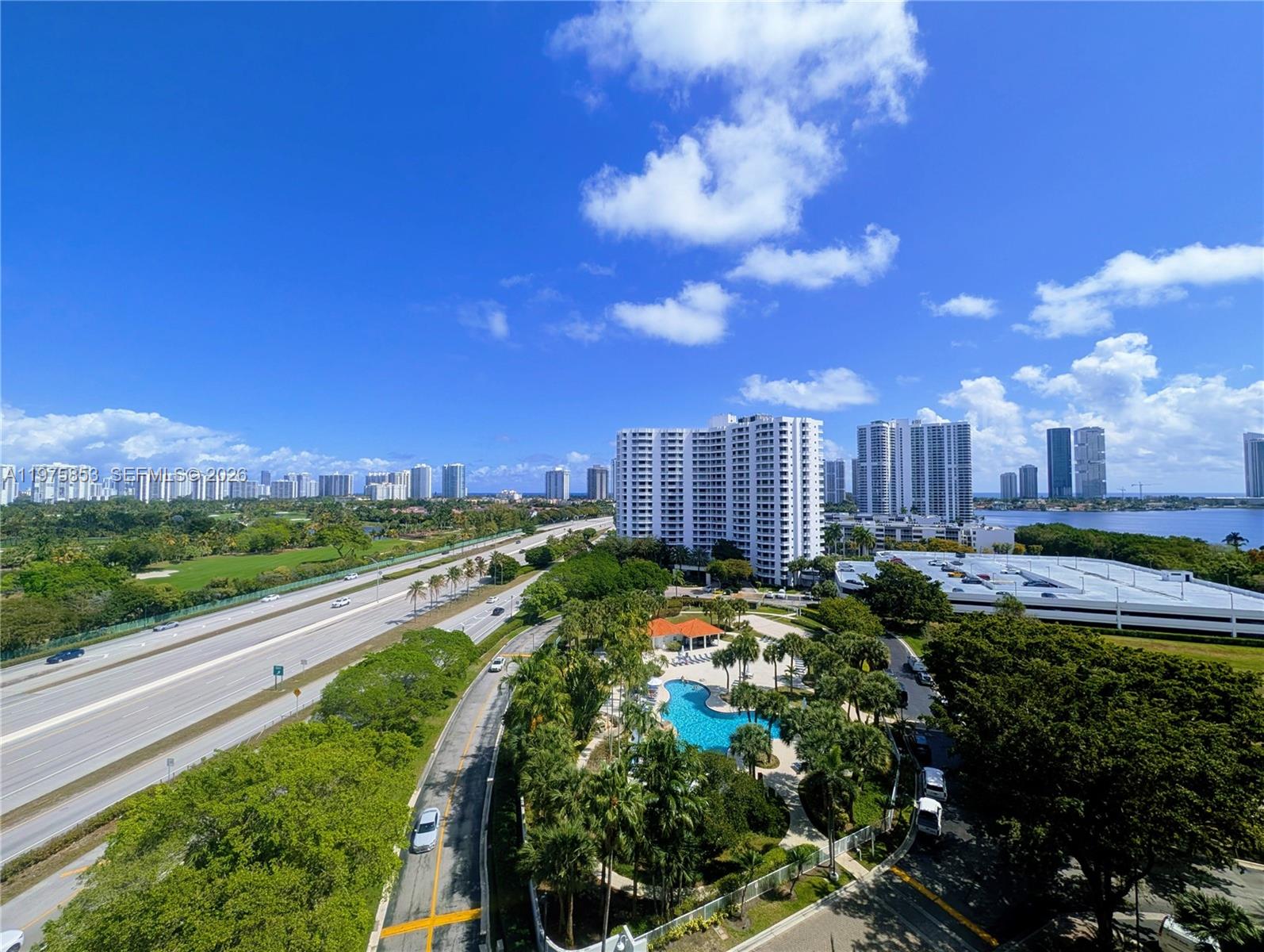 PARC CENTRAL AVENTURA SOU - Residential Lease