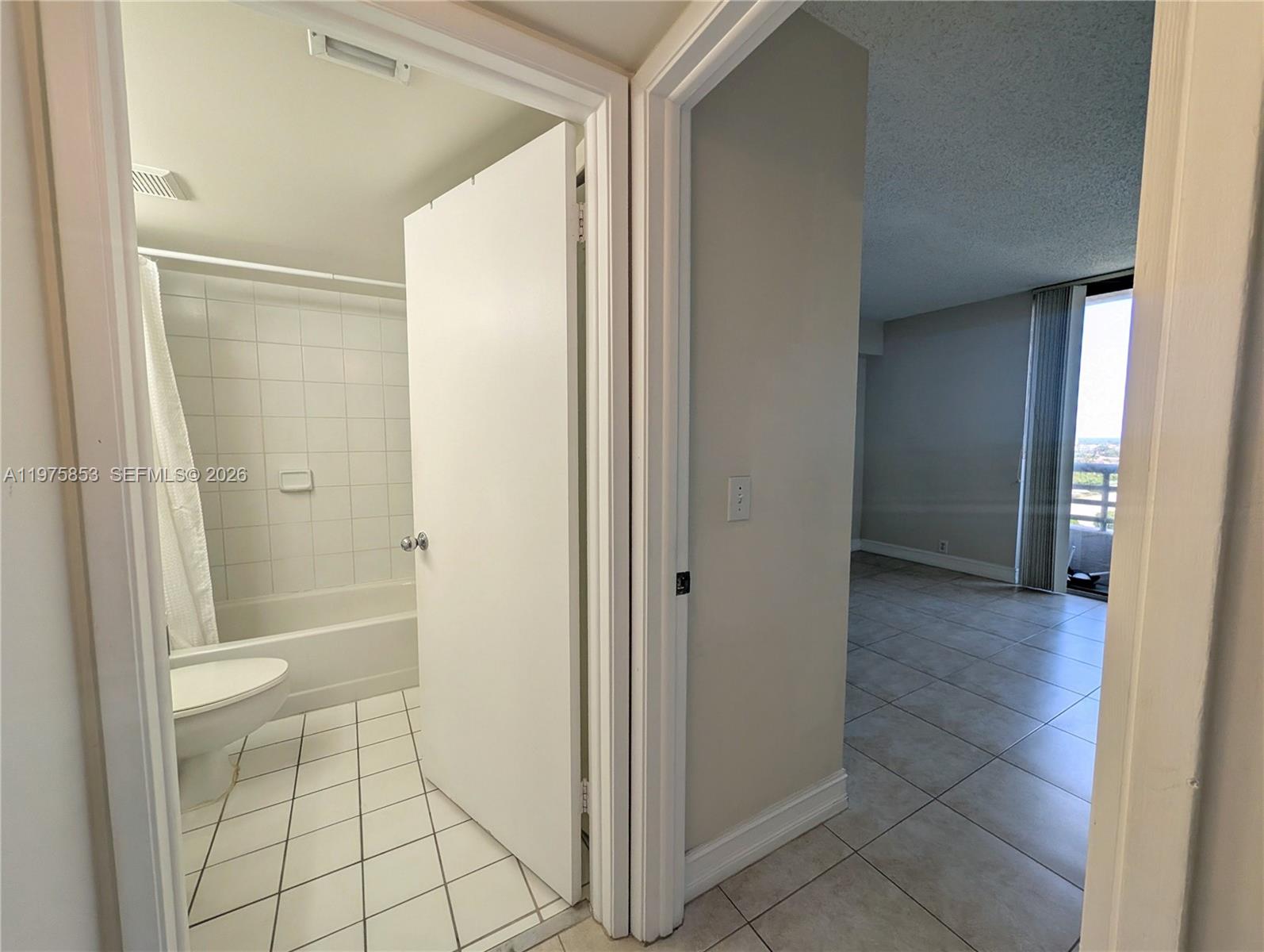 PARC CENTRAL AVENTURA SOU - Residential Lease