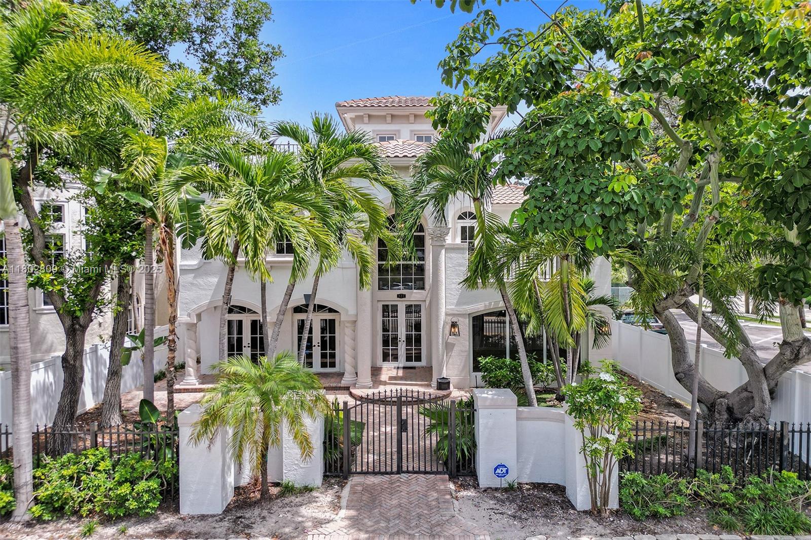 Property for Sale at 827 Se 2nd Ct, Fort Lauderdale, Broward County, Florida - Bedrooms: 4 
Bathrooms: 5  - $2,999,999
