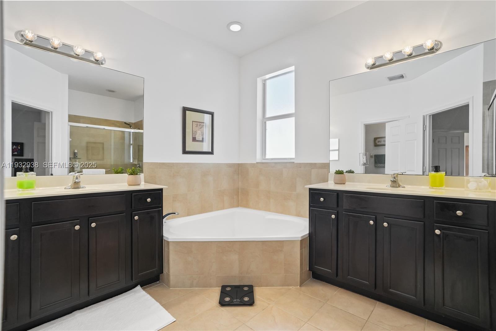 KENDALL COMMONS RESIDENTI - Residential