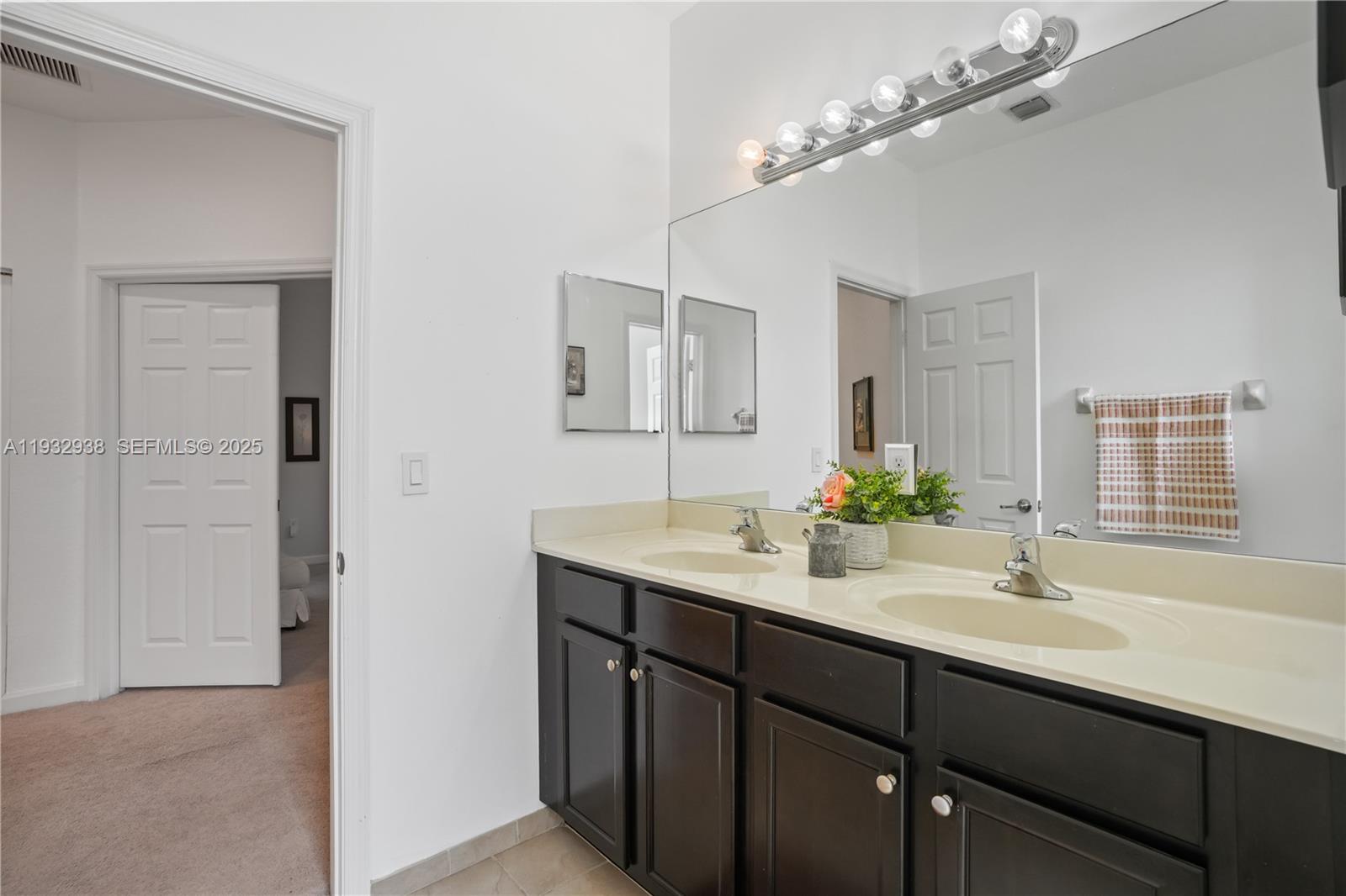 KENDALL COMMONS RESIDENTI - Residential