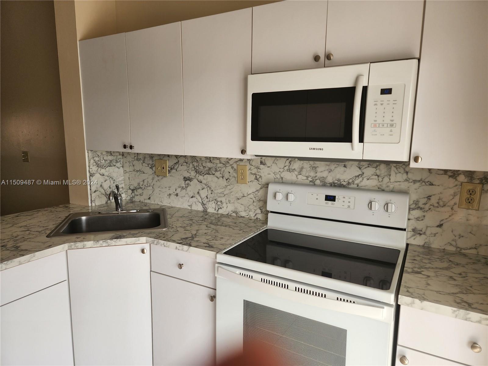 WEST PALM VILLAS III COND - Residential Lease