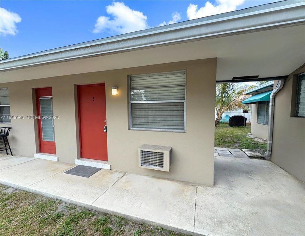 Photo of 403 NW 25th St #5, Wilton Manors, FL 33311 (MLS # A11969945)