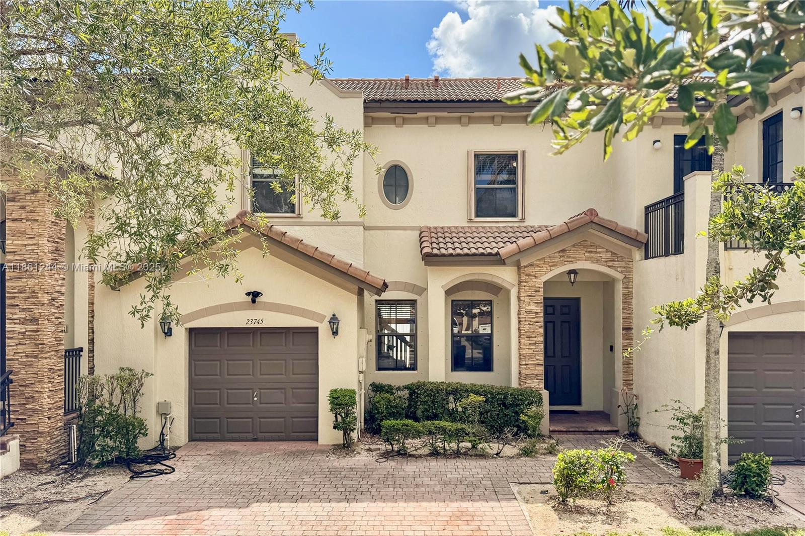 Great opportunity to own your own 3-bedroom, 2.5-bathroom two-story spacious townhome in the highly desirable Silver Palms neighborhood. This home is filled with natural light and features a Jack-and-Jill bathroom conveniently shared by the two guest bedrooms. Enjoy peaceful lake views and tasteful upgrades, making this home move-in ready. The community clubhouse is just a short walk away and offers resort-style amenities, including a giant pool with water slides, basketball court, kids’ playground, and gym. Benefit from a super low monthly association fee while enjoying a prime location: only 9 minutes west of Black Point Park Marina, 13 minutes north of Baptist Homestead Hospital, and 7 minutes to Southland Mall.