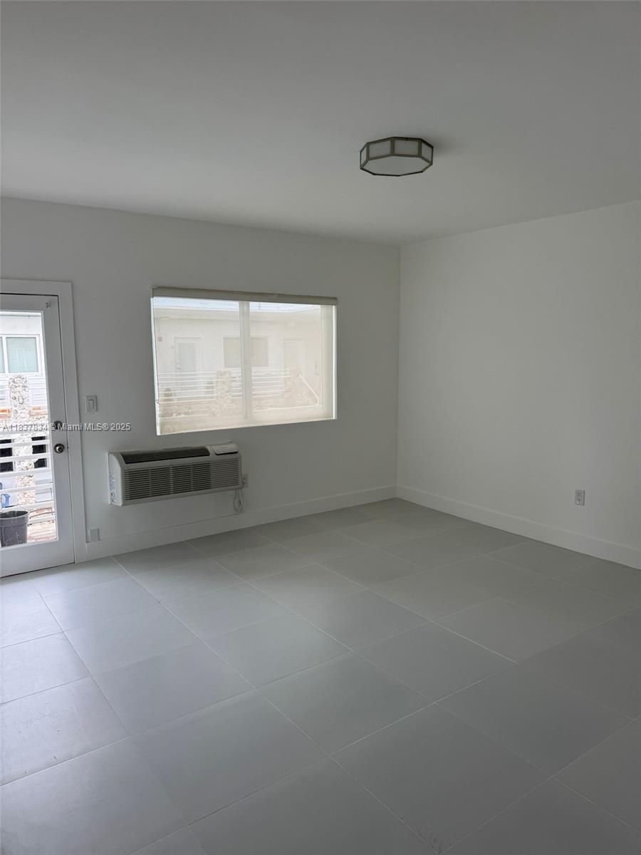 Very nice condo with perfect location for beach.